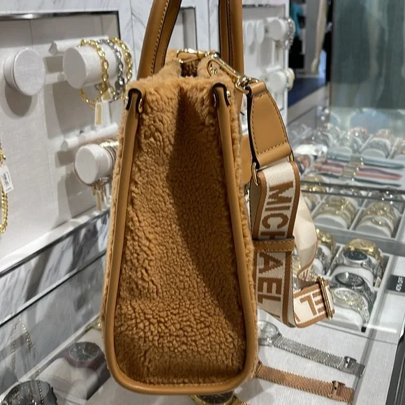 Michael Kors Medium SHEARLING MIRELLA Tote
Shoulder Bag 
Deer Multi
NWT - Picture 4 of 16